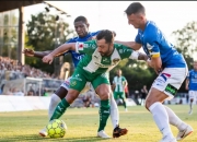 英雄联盟总决赛2025-比赛场面紧张刺激，球员争夺胜利