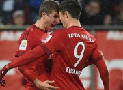 英雄联盟总决赛赛程-切尔西翻盘里昂，莱万统治全场