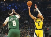 LOL赛事-雄鹿球员全员努力，实力击败对手取胜