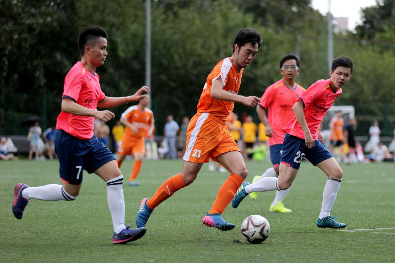 包含拉丁美洲足球盛会举行，传统强队再度交锋的词条