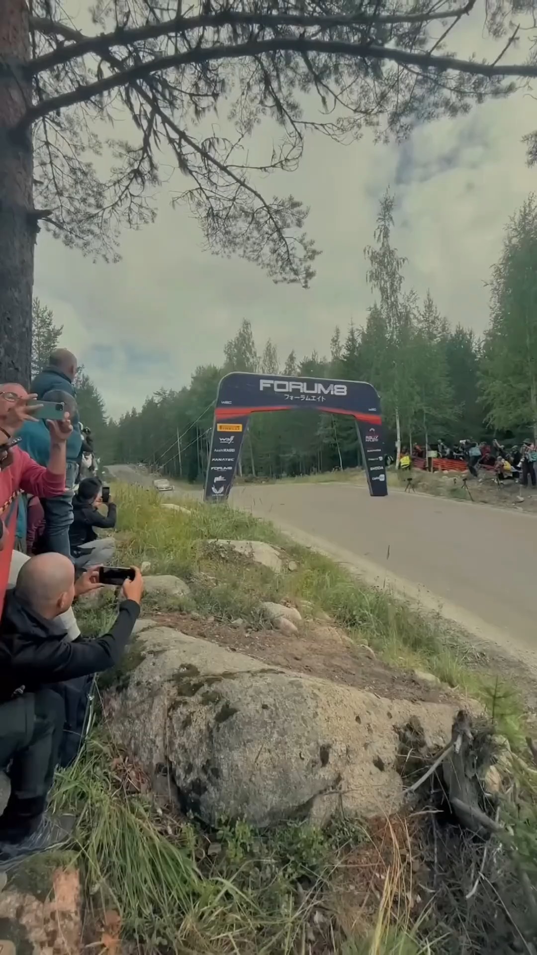 西班牙代表队挑战赛道，勇往直前