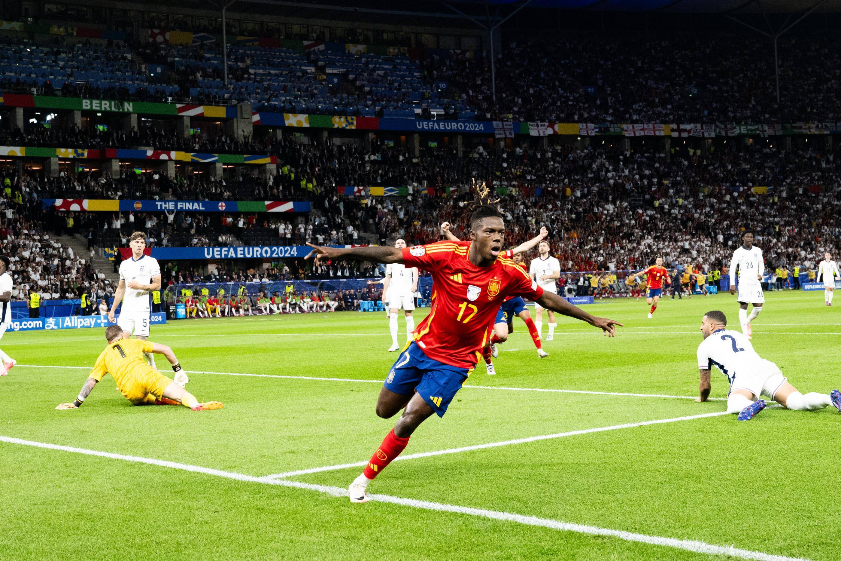 西班牙代表队挑战赛道，勇往直前