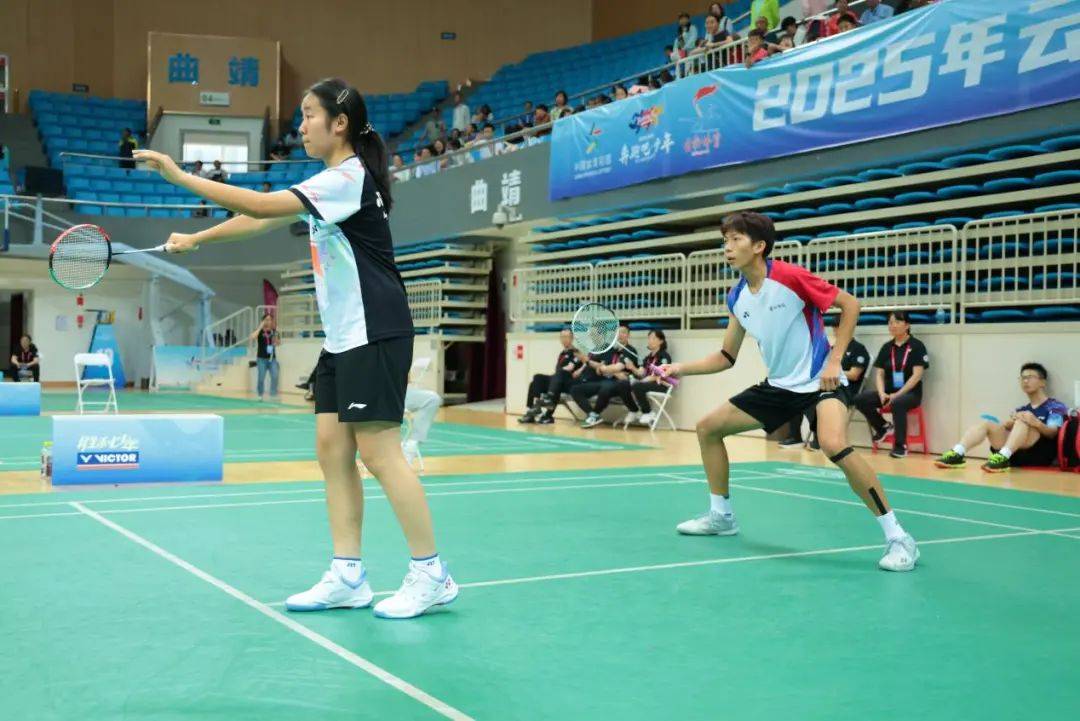 羽毛球选手挥拍如飞轻松斩获胜利的简单介绍 羽毛球选手挥拍如飞轻松斩获胜利的简单介绍