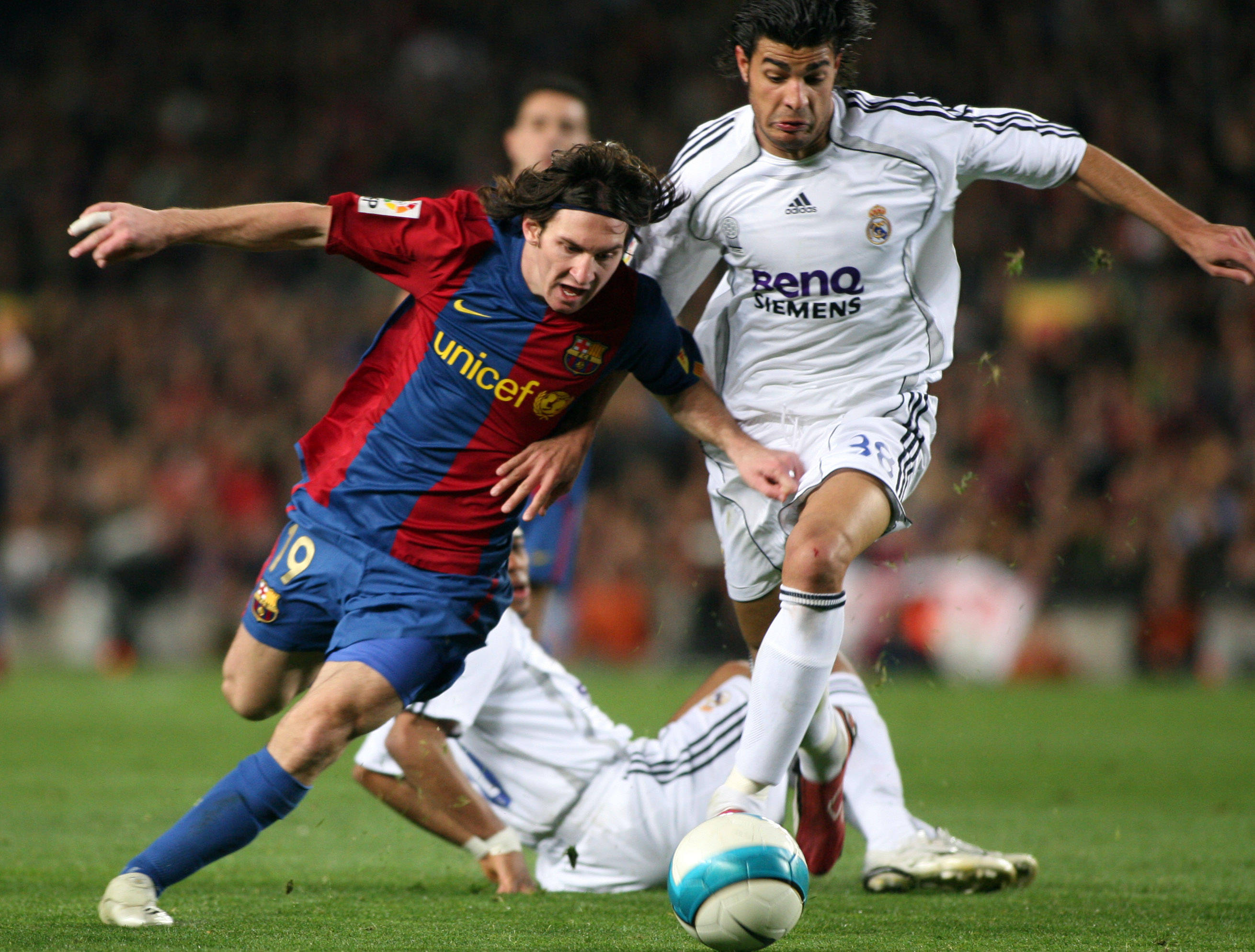 足坛传奇!梅西助球队成功晋级欧冠下一轮的简单介绍 足坛传奇!梅西助球队成功晋级欧冠下一轮的简单介绍