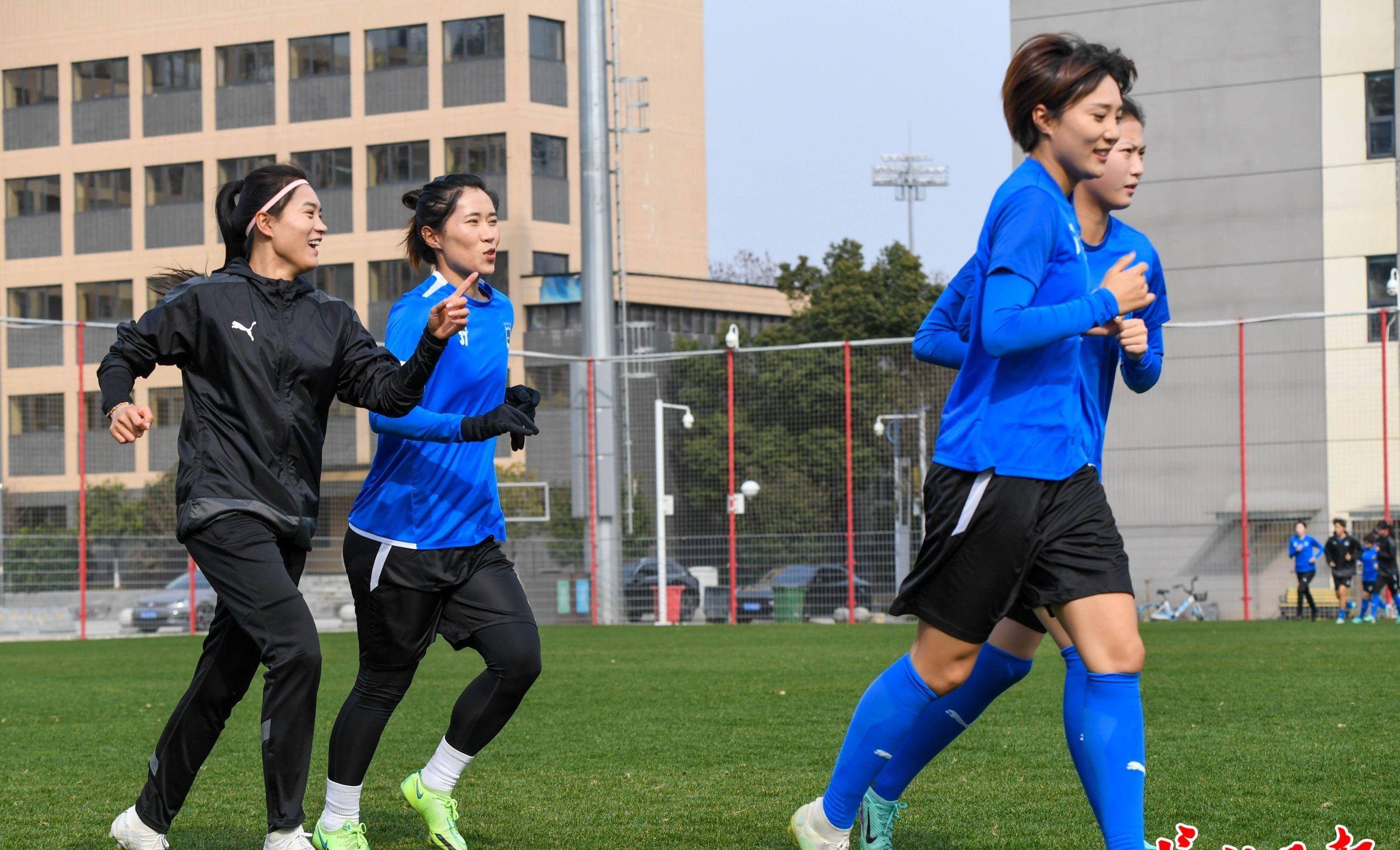 亚美尼亚女足队砥砺前行,携手合作备战比赛! 亚美尼亚女足队砥砺前行,携手合作备战比赛!