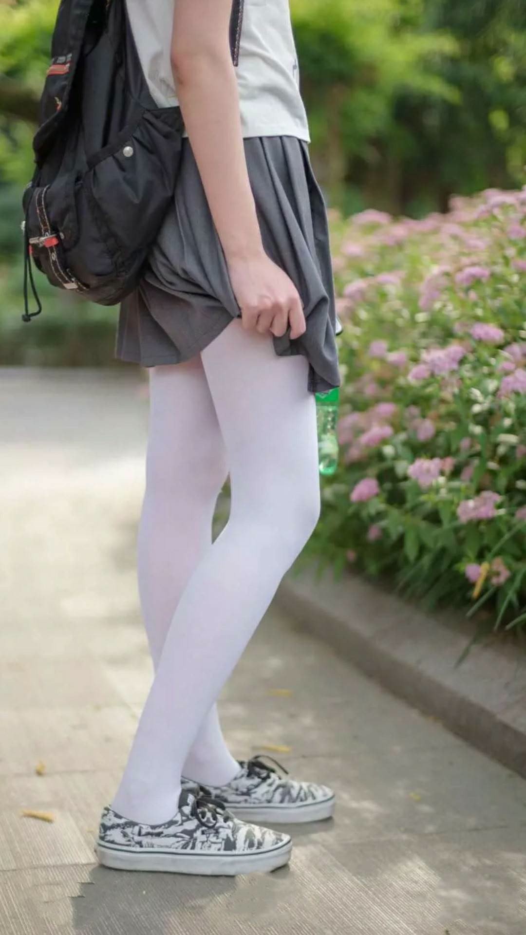 赛道与球场的双重奏，当鹈鹕展翅骑士低头，杜兰特化身赛道终极主宰