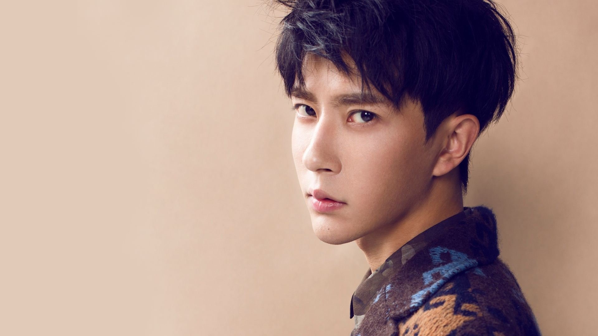 资本与进球,当奥地利阴影笼罩梅阿查,莱奥用双脚写下蓝黑的忧患与红黑的野心