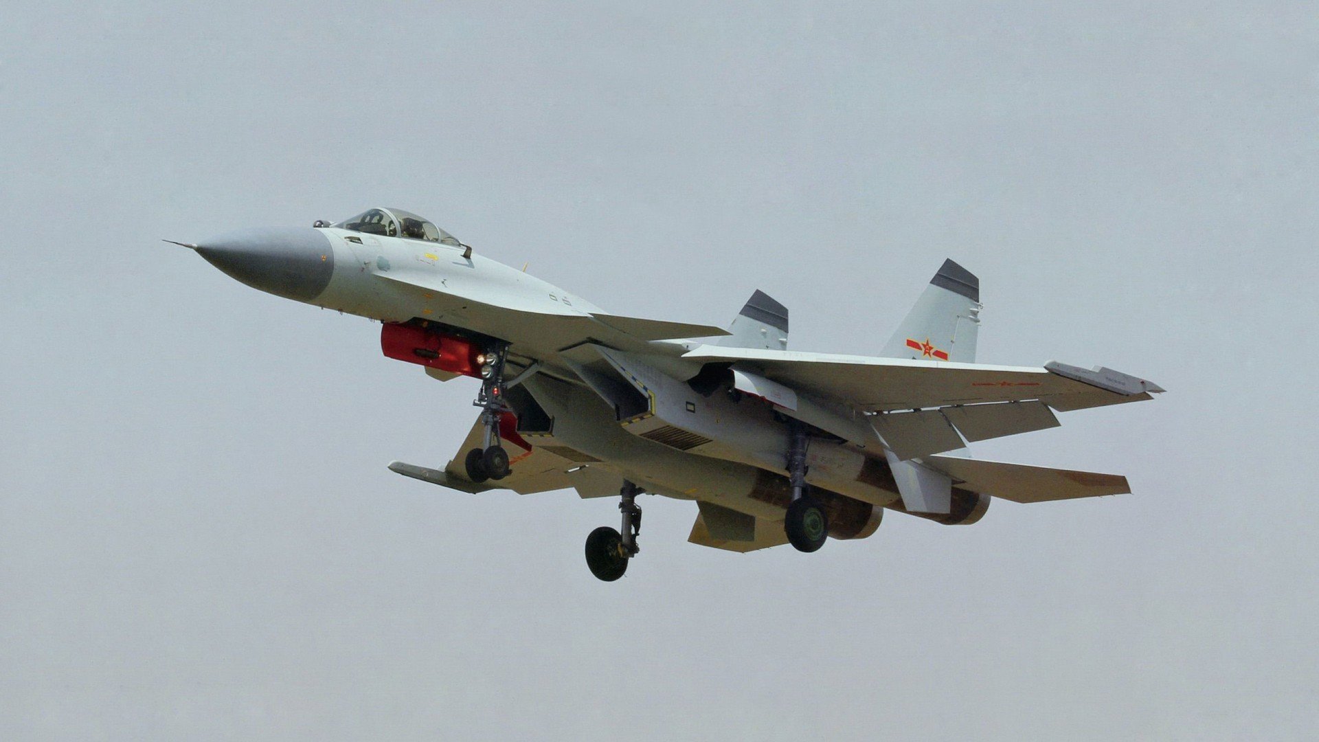 阴影下的爆发，瑞士的惊雷与莱万划下的鸿沟